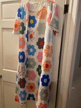 Darling vintage looking dress with rick rack on sleeves and bottom, size l nwt